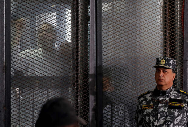 Восьми узбекам - пожизненное, одному - 25 лет. Не у нас, в ОАЭ! Никто в Ташкенте не пикнул