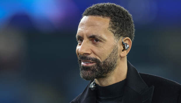 47-летний футболист сборной Англии снялся топлес в пустыне и раскрыл секрет молодости