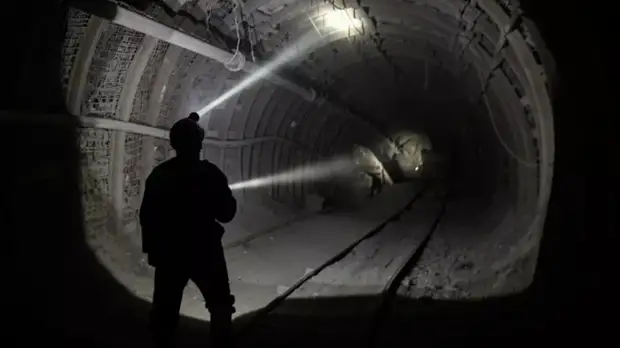 Более 190 горняков находятся на шахте в Кузбассе, где произошло обрушение породы