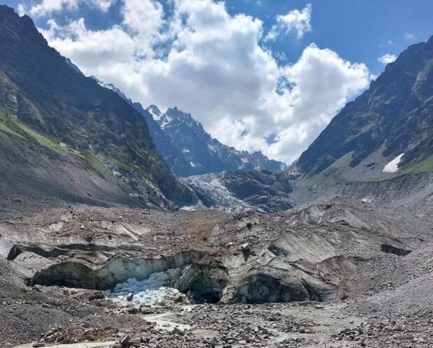 Ученые СПбГУ нашли повышенные уровни меди и никеля в почвах у ледников Кавказа