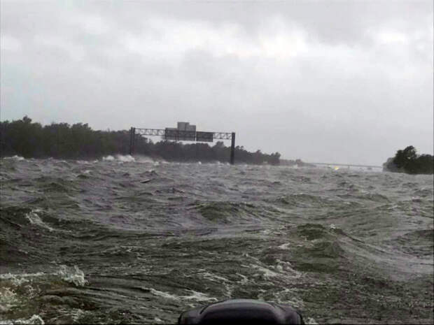 Вода на трассе.