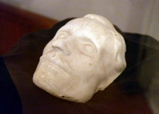 Посмертная маска Гоголя | Фото: im3.turbina.ru