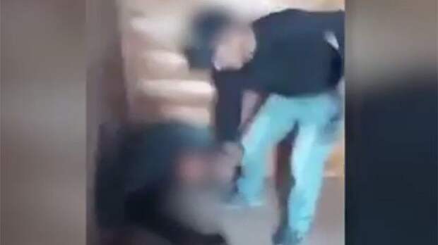 Злоумышленники сняли на видео, как жестоко избивают иностранца в Якутии