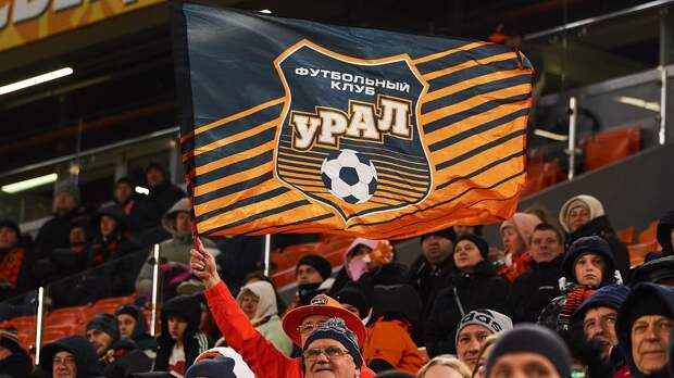 «Урал» победил «Челябинск» и поднялся на второе место. Селихов получил красную карточку