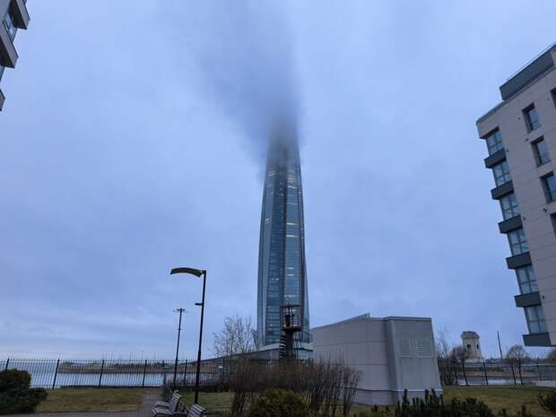 В Петербурге "загорелся" небоскреб Лахта Центр