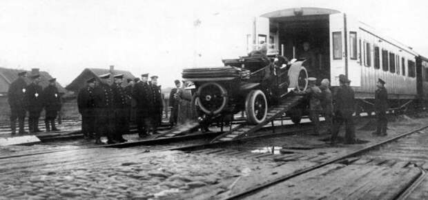 В 1910-м году Император впервые взял с собой личный транспорт в заграничную поездку