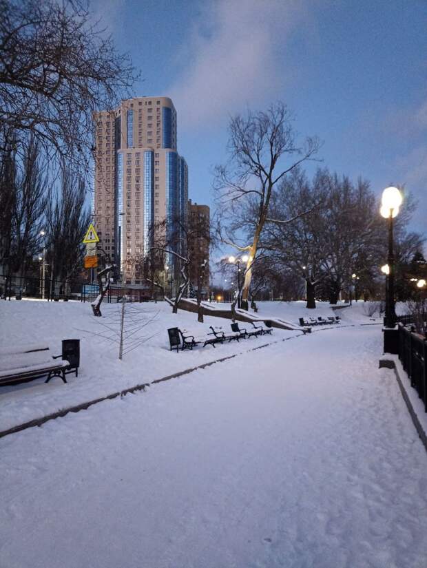 Последний вечер на набережной Донецка