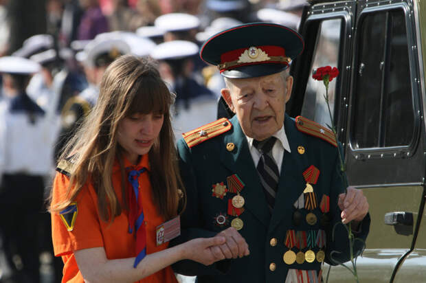 Ветераны по традиции принимают поздравления с великим праздником 9 Мая. Фото: Татьяна Андреева/РГ Ветераны по традиции принимают поздравления с великим праздником 9 Мая. Фото: Татьяна Андреева/РГ