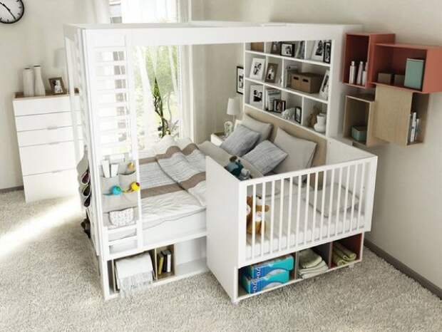 современный интерьер спальни с приставной детской кроваткой