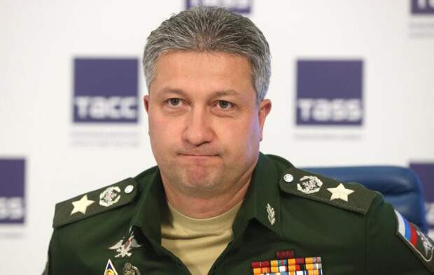 Из 12 заместителей министра обороны России Шойгу пять человек фактически были не генералы, хоть и на плечах у них красовались и большие звезды.-3
