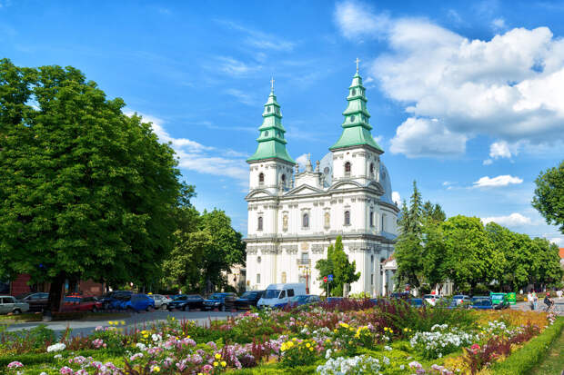 Суд в Тернополе лишил УПЦ права пользования участком с кафедральным собором
