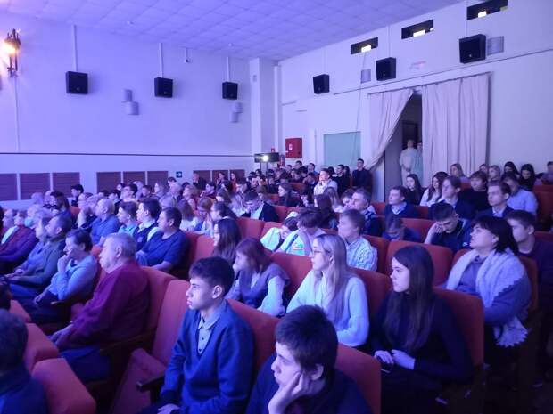 Более 120 школьников посетили вечер памяти Владимира Высоцкого по "Пушкинской карте"