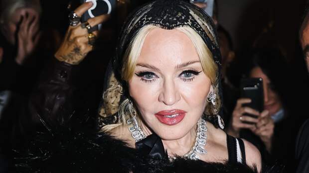 Певица Мадонна в кружевном корсете снялась под свой хит 1992 года