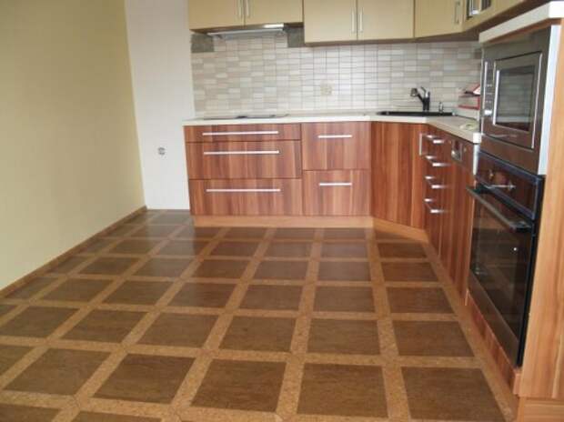 http://rmnt.net/images/2012/03/linoleum-na-kyhne-485x363.jpg