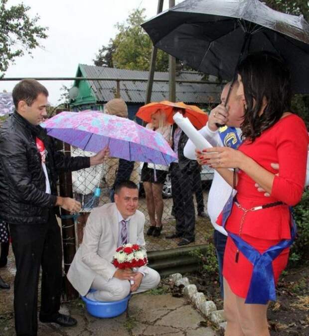 Деревенские свадьбы проходят с особым размахом и колоритом (6 фото)