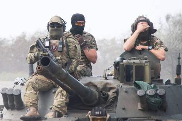 Штурмовые группы ЧВК «Вагнер» ведут бои на территории Артемовска, одновременно охватывая город в полукольцо