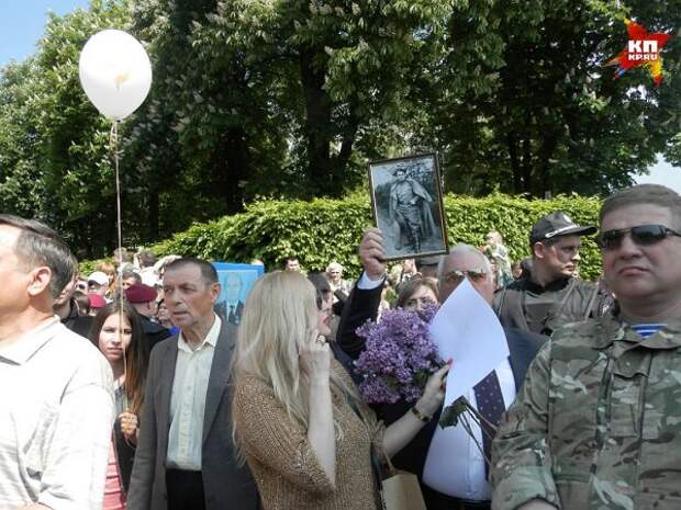 Полк наш бессмертен, Киев мы освободим снова! Полк наш бессмертен, Киев мы освободим снова!