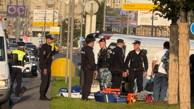 На Кутузовском проспекте перевернулась скорая помощь, есть пострадавшие