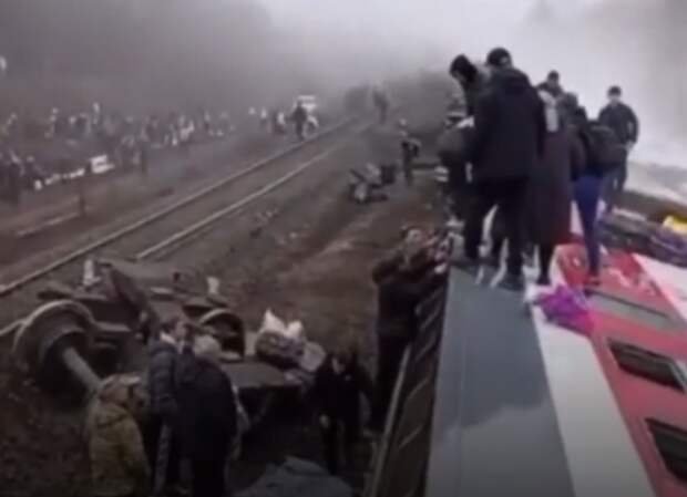 В опрокинувшемся поезде Москва – Челябинск ехали 157 южноуральцев