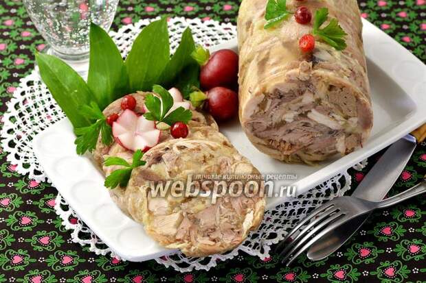 Фото Куриный рулет в бутылке