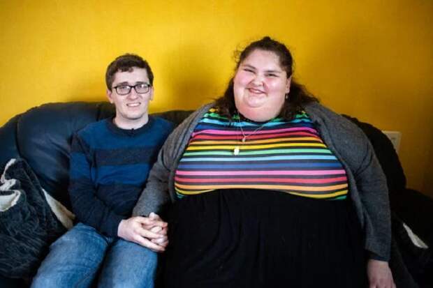 Несмотря на большой вес жены, муж любит ее такой, какая она есть