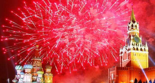День Победы в Москве завершится красочным фейерверком: прямая трансляция праздничного салюта 9 мая 2024 года