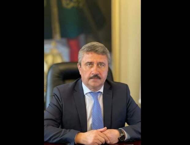 Сотрудники ФСБ работают в кабинете главы Кронштадта Кононова