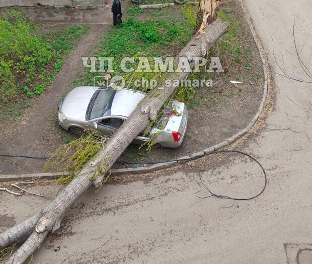 Жители Самары рассказывают о последствиях бушующего ветра
