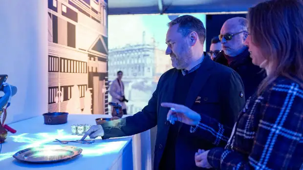 Мультимедийный павильон «Туристский чемодан» появился в Петербурге на Дворцовой площади