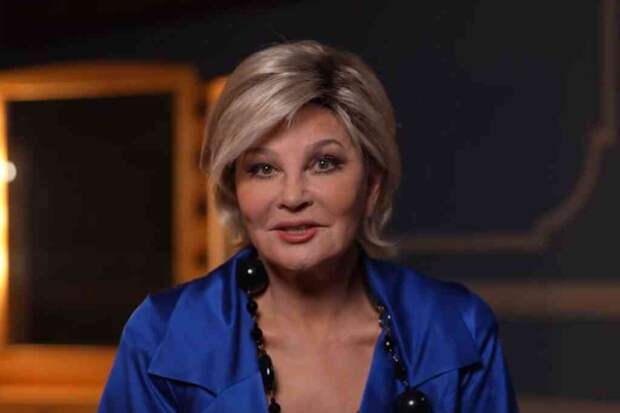 Интерьер дома Веденеевой: мрамор, камин и семейные реликвии