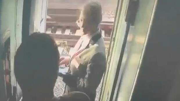 Проводница, которую россиянин вытолкнул из поезда, рассказала подробности инцидента