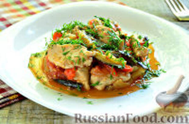 Фото к рецепту: Курица, тушенная с овощами