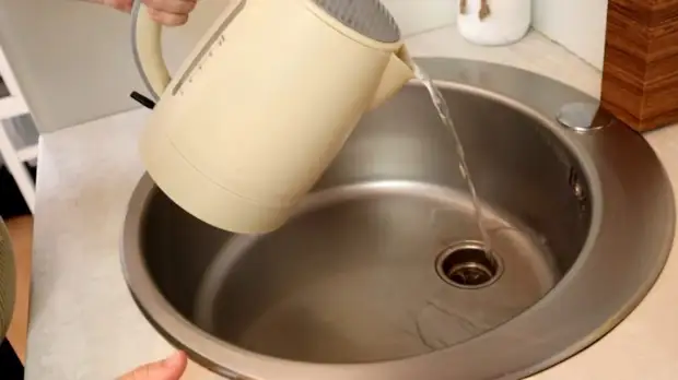 Как легко очистить канализацию от грязи