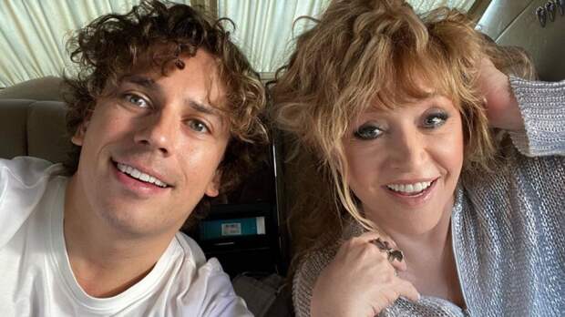 Пугачева показала поклонникам, как омолодилась с помощью челки