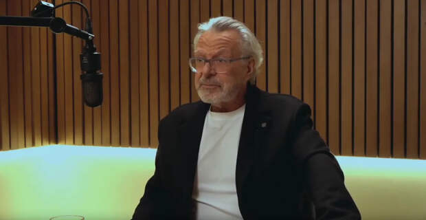 "Он любит родину, страну, он работает только на русскую аудиторию". Отец Ивана Урганта рассказал, как тот переживает из-за своей "отмены"