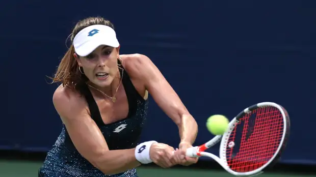 Теннисистка Корне получила предупреждение на US Open за снятие футболки на корте