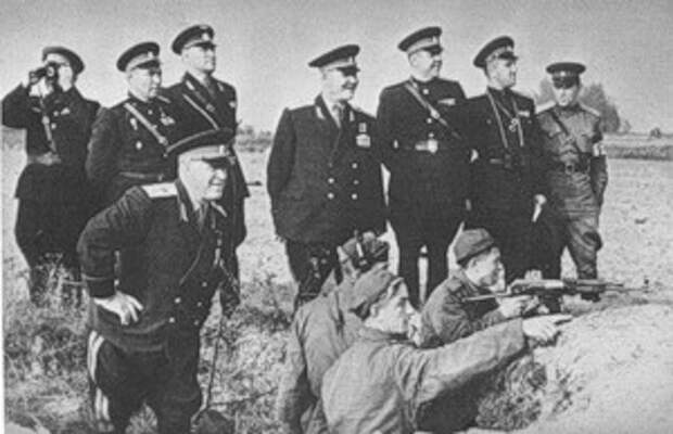 Фотобиография маршала победы Георгия Константиновича Жукова.