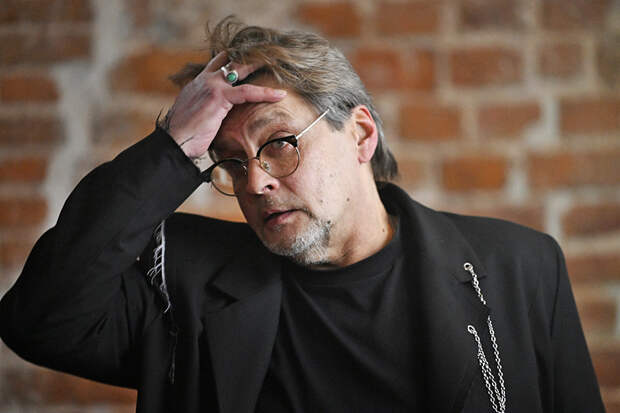 «Плакал в углу»: Александр Домогаров оказался бессилен в борьбе с раком