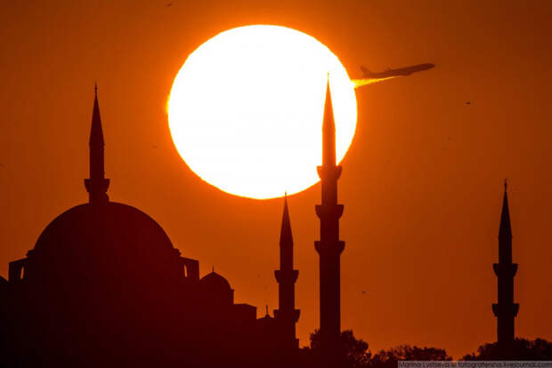А330 TURKISH AIRLINES над Стамбулом, 2016 год.