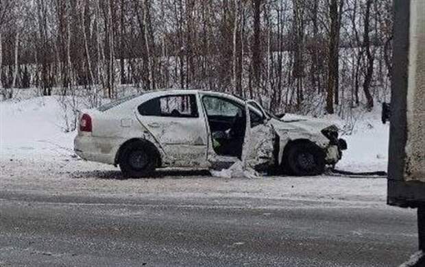 Один человек погиб при столкновении двух легковушек в Самарской области