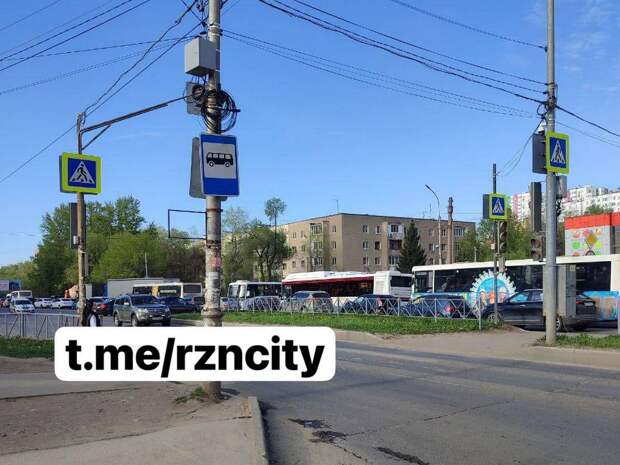 Большая пробка образовалась в Рязани на Радоницу