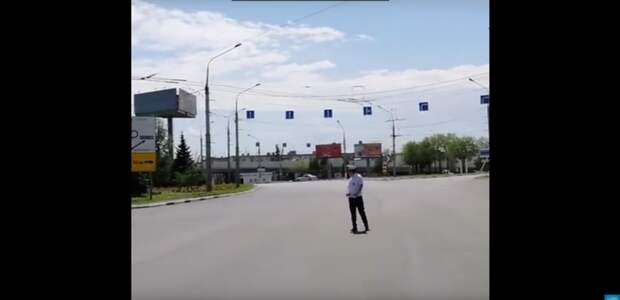 В Волгограде ДПС задержал "Скорую" из-за кортежа губернатора: видео ynews, видео, волгоград, губернатор, котреж