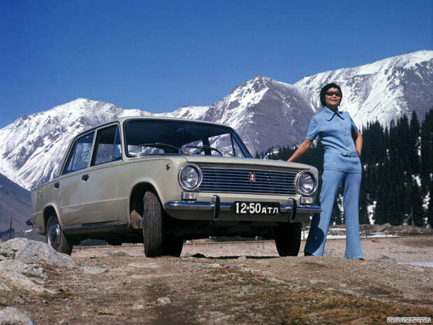 Сегодня — день рождения самой популярной машины СССР и России.
