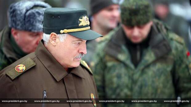 Лукашенко призвал белорусских военных быть готовыми к нападению противника