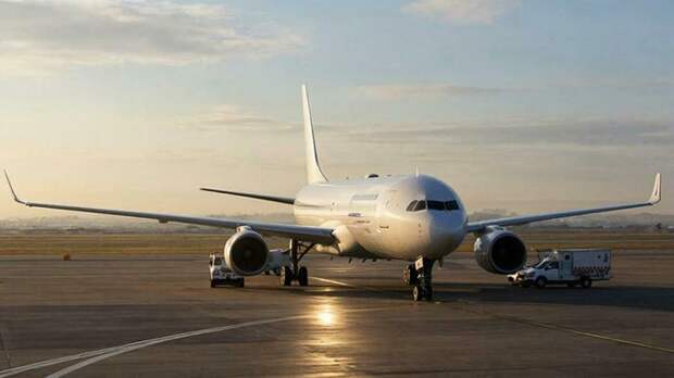 Рейс из Пхукета в Барнаул не смог вылететь из-за поврежденной ВПП