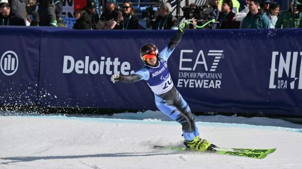 Бугаев занимает третье место после первой попытки в гигантском слаломе на Паралимпиаде