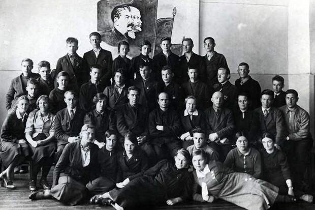 Блог - 18 любопытных фотографий о том, какими были выпускники в СССР