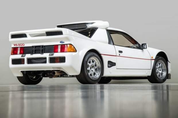 Ультра-редкий гоночный Ford RS200 Evolution из 80-х
