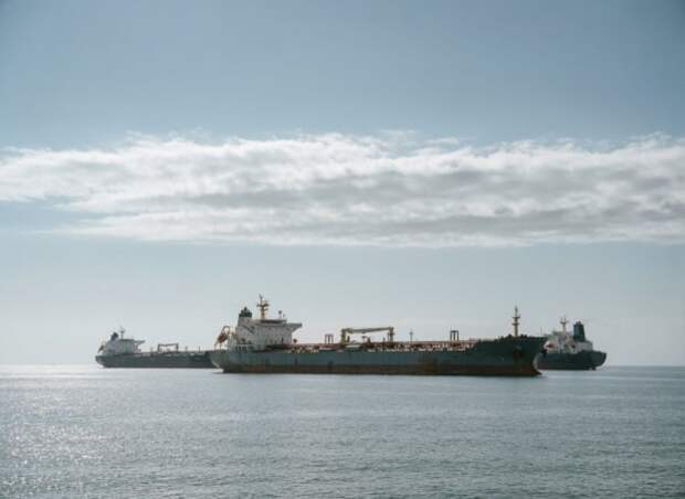 Иран обещает решительный ответ на попытки США вмешаться в ситуацию в Ормузском проливе