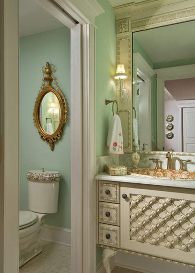 Классический Ванная комната by Bella Home Builders, Inc